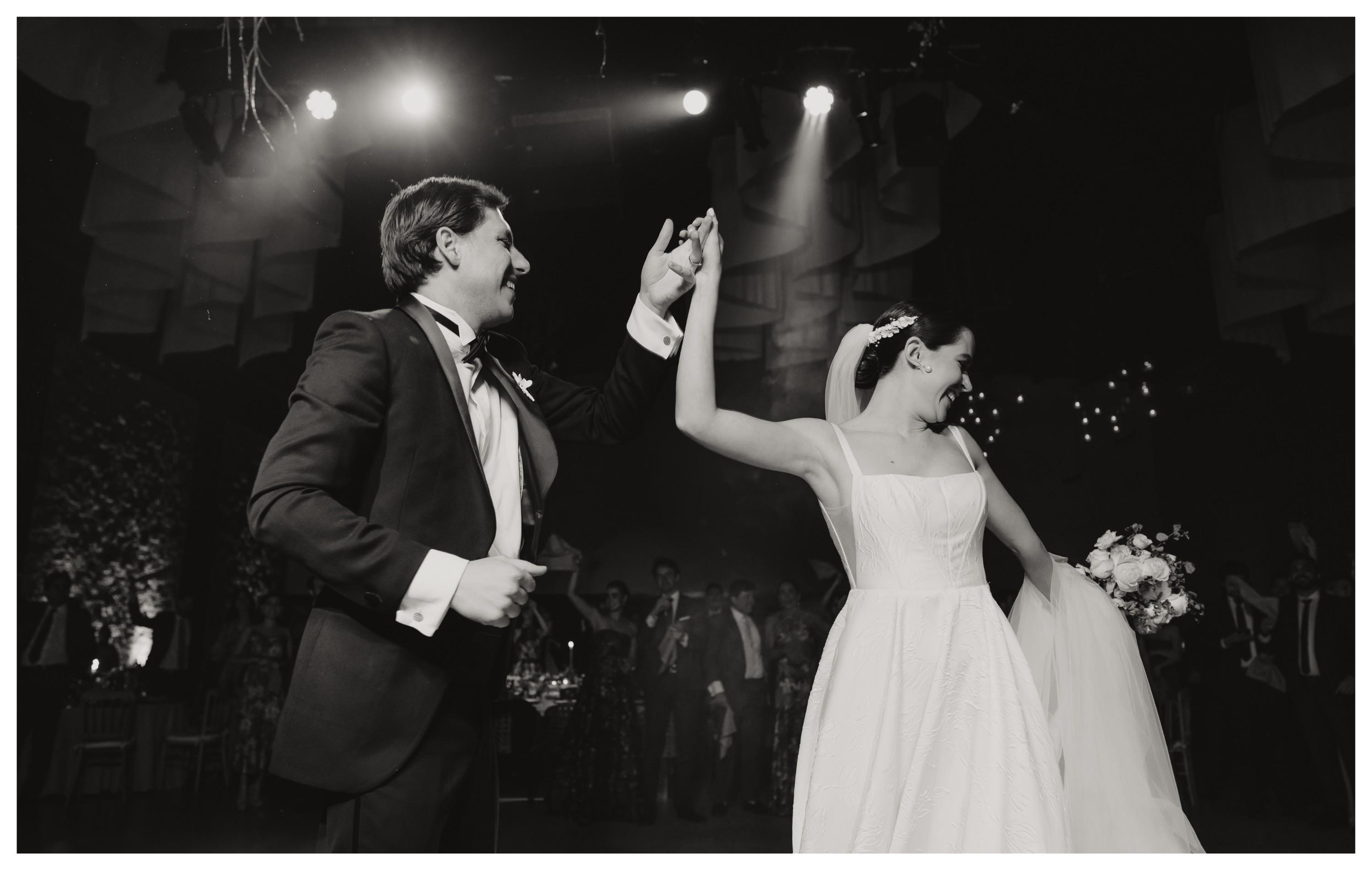 carousel-hero-element image-0